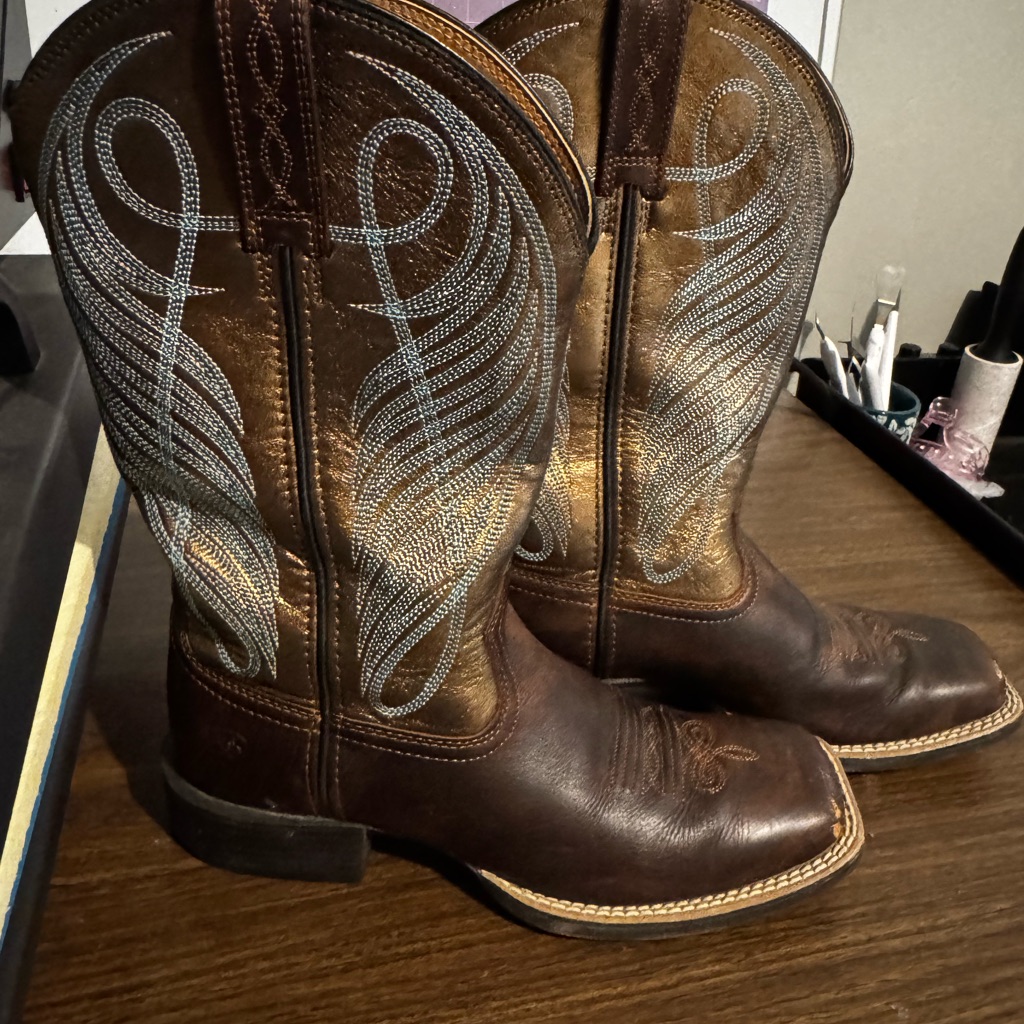 Ariat Western Boots With Gold And Brown Leather